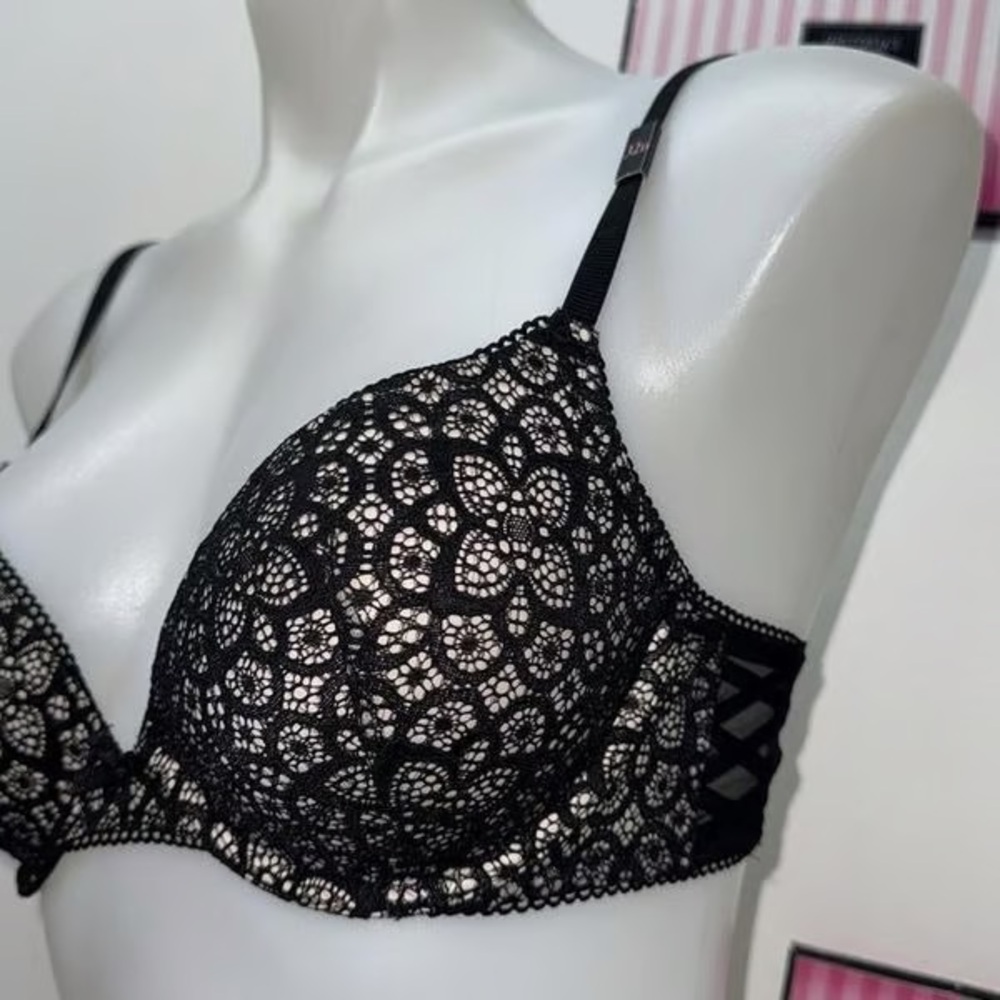 NWOT Victorias Secret Very Sexy Bombshell Padded Push Up Bra Black/Nude Lace 38C